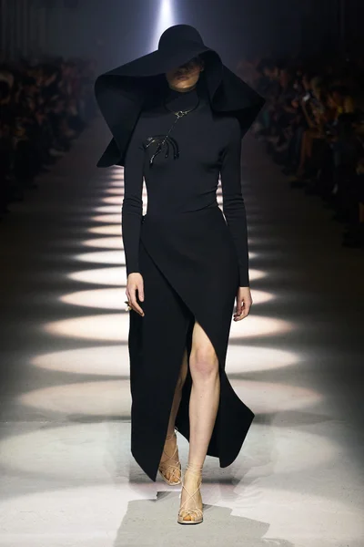 Look 1